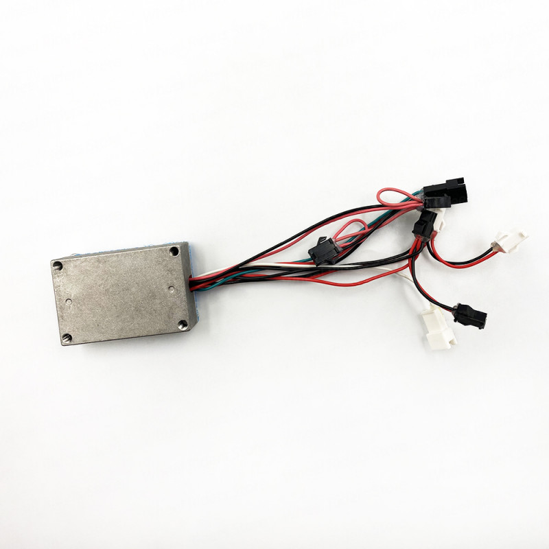 Convertisseur 12V DC se connectant entre la lumière LED et le contrôleur Convertisseur 12V DC se connectant entre la lumière LED et le contrôleur